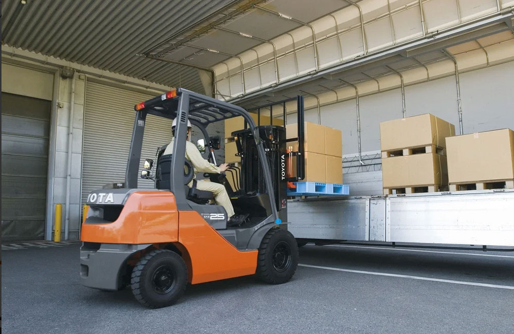 Forklift Toyota 2.5 ton angkat barang