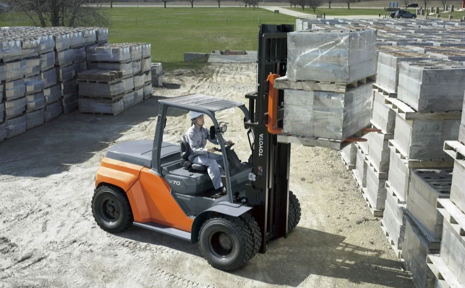 Forklift Toyota 3.5 - 8 ton angkat beban