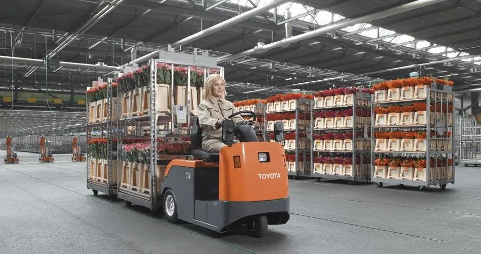 Towing Tractor Toyota Electric