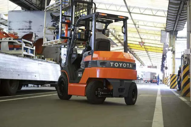 Harga Forklift 3 ton sudah termasuk Garansi resmi