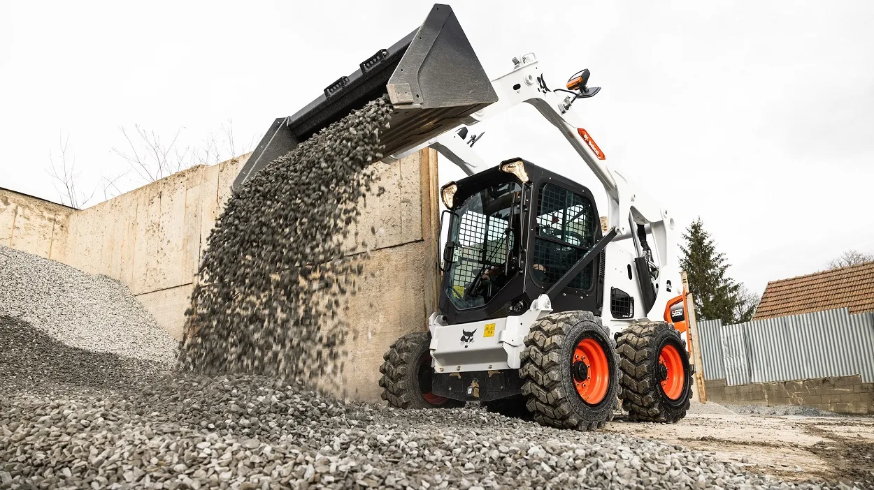 Bobcat Loader Multifungsi – Solusi Tepat untuk Lapangan Anda!